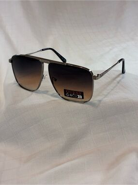 GUESS Men’s Silver Frame Sunglasses with Brown Gradient Lenses